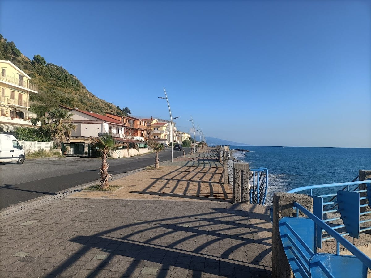 A Due Passi Dal Mare B&B