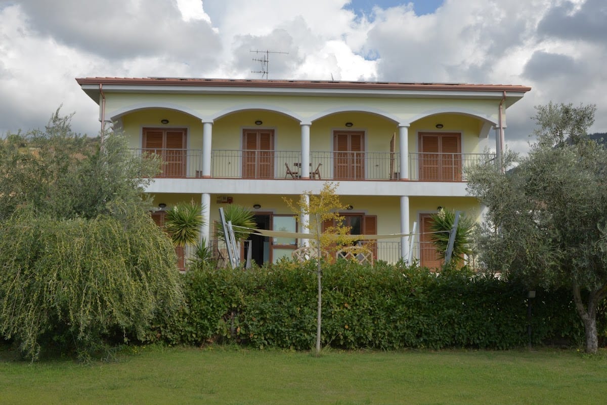 Larus Hotel