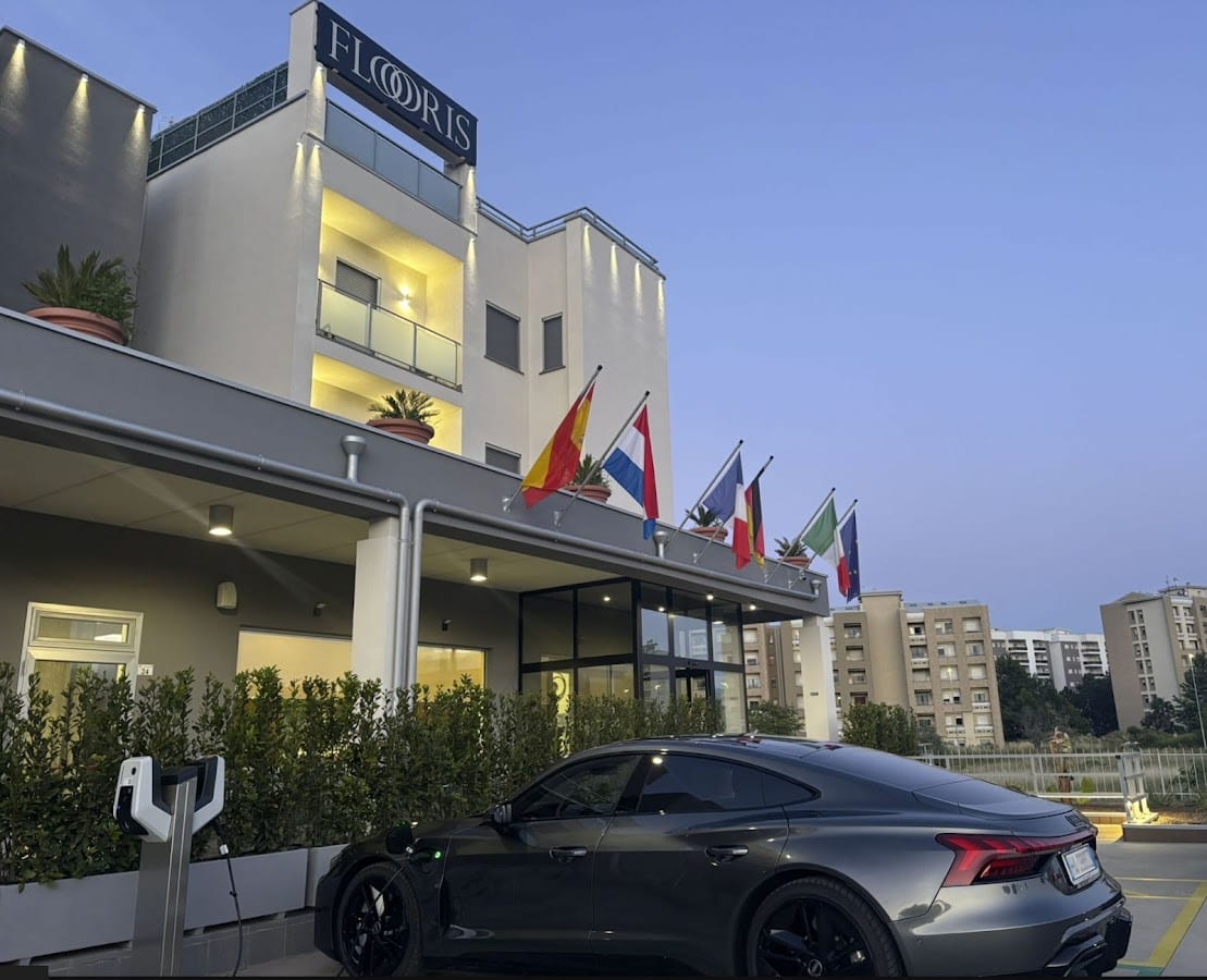 Floris Hotel