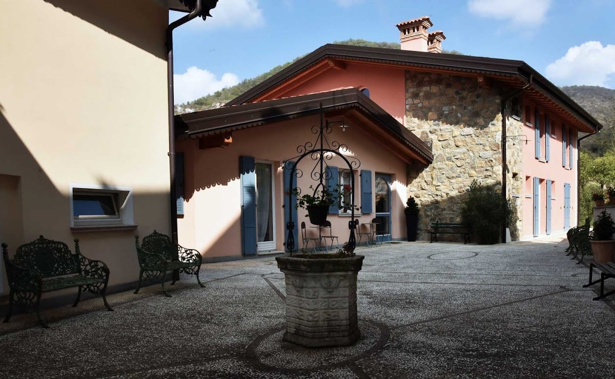 Borgo alla Sorgente, Lago di Garda, antica dimora