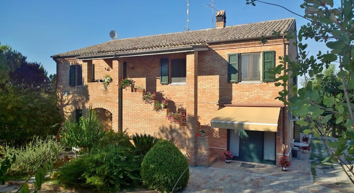 B&B "Sole e Luna"- Parcheggio recintato - A14 Ancona Nord