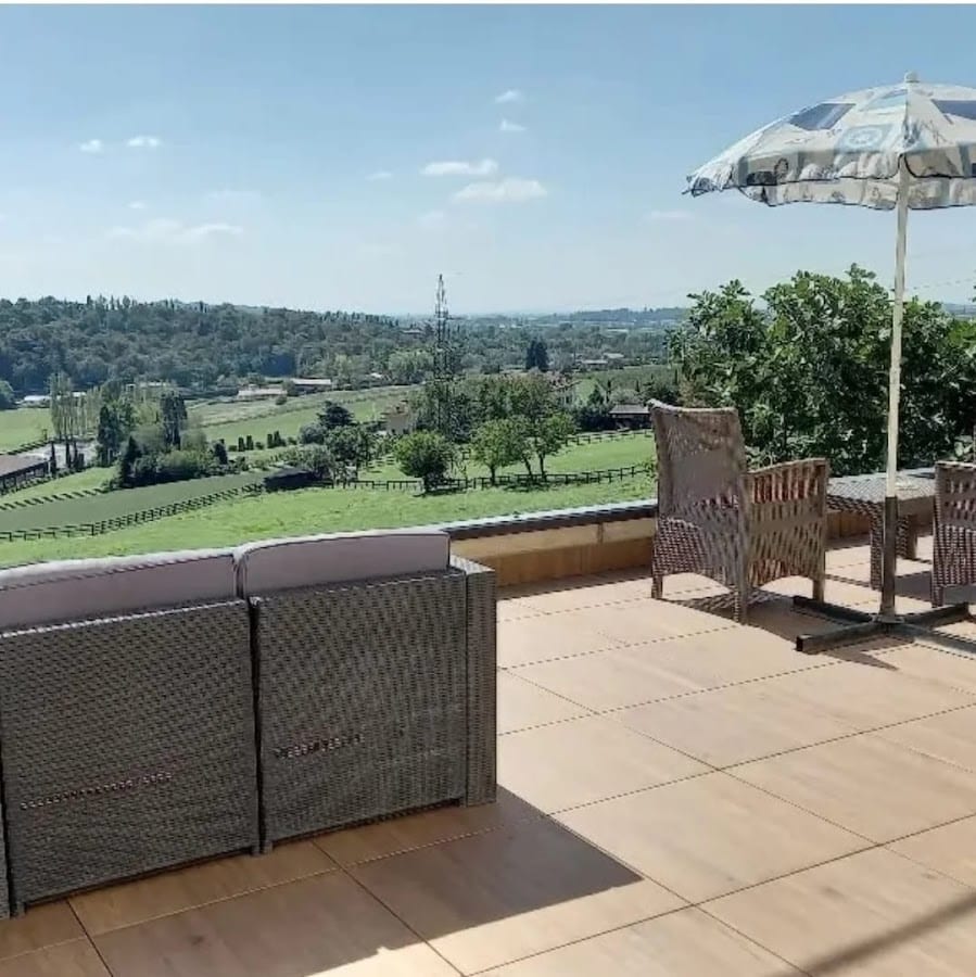 B&B Miravalle Scanzorosciate BG: 2 camere, terrazzo panoramico vista colline Moscato, cantina eventi.CIN:IT016194C1CHPXAOEP