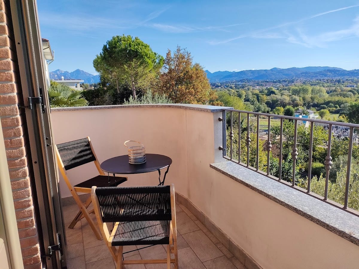 B&B Brianza Overview CIN IT108011C1WTGGTO9M