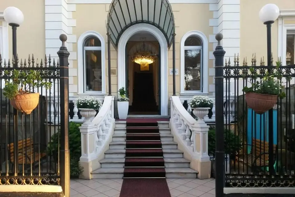 Ena Hotel
