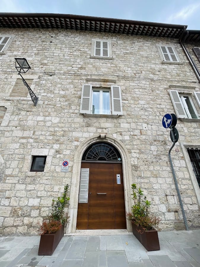A un passo dalla piazza