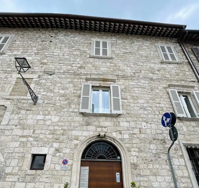 A un passo dalla piazza