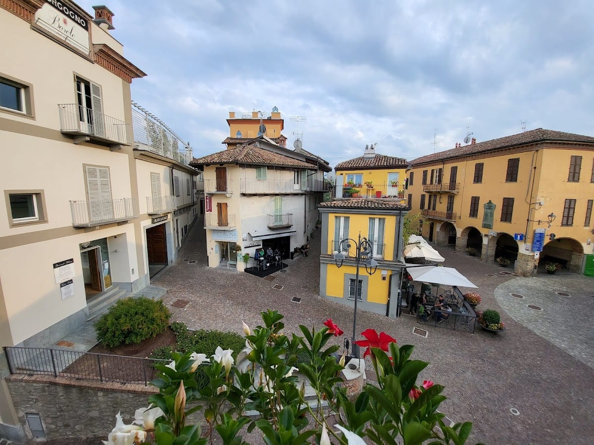 Casa Svizzera - Agriturismo in Barolo