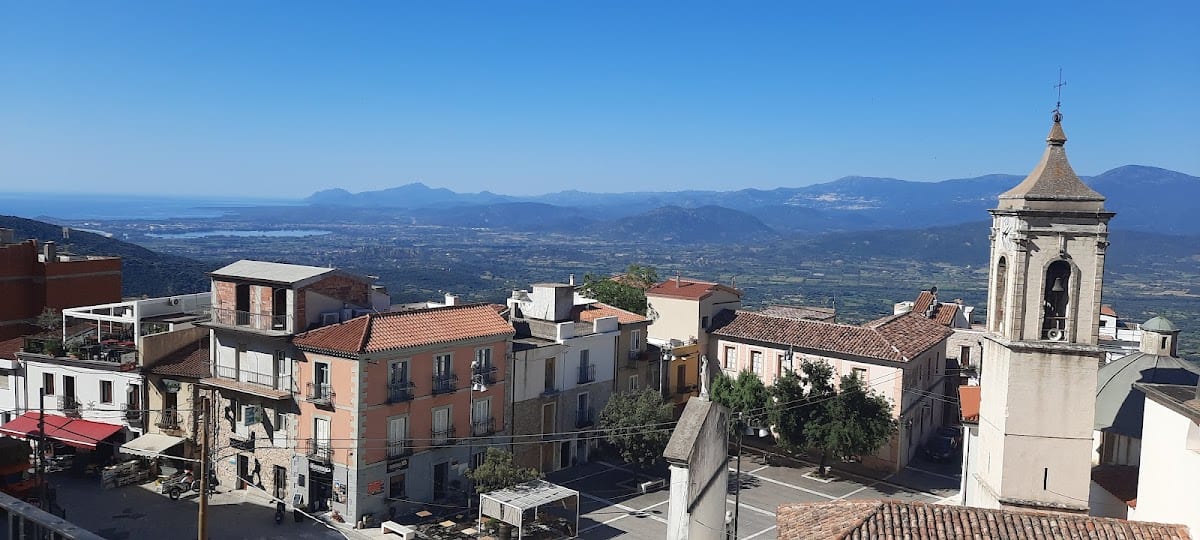 Drommire In Plassa E Clesia