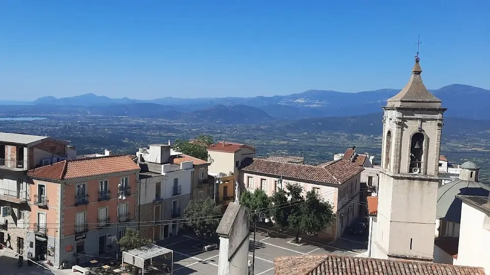 Drommire In Plassa E Clesia