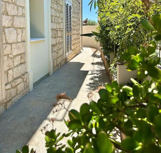 Tarsis Guest House