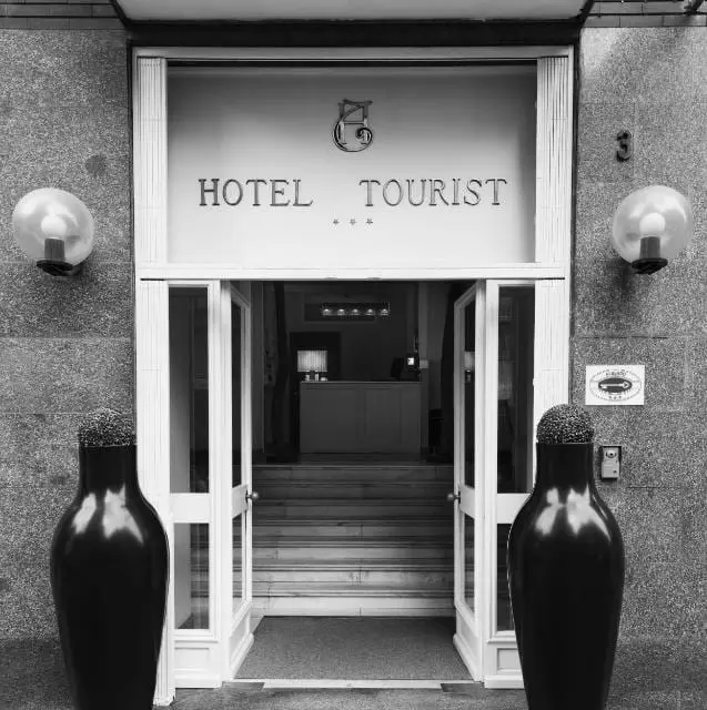HOTEL TOURIST