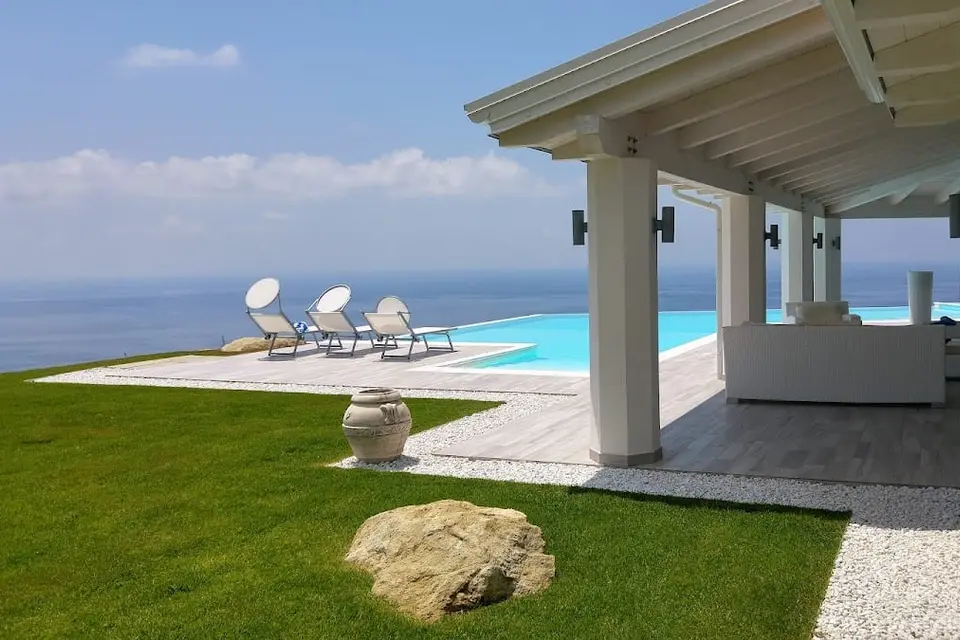 White Club Residence