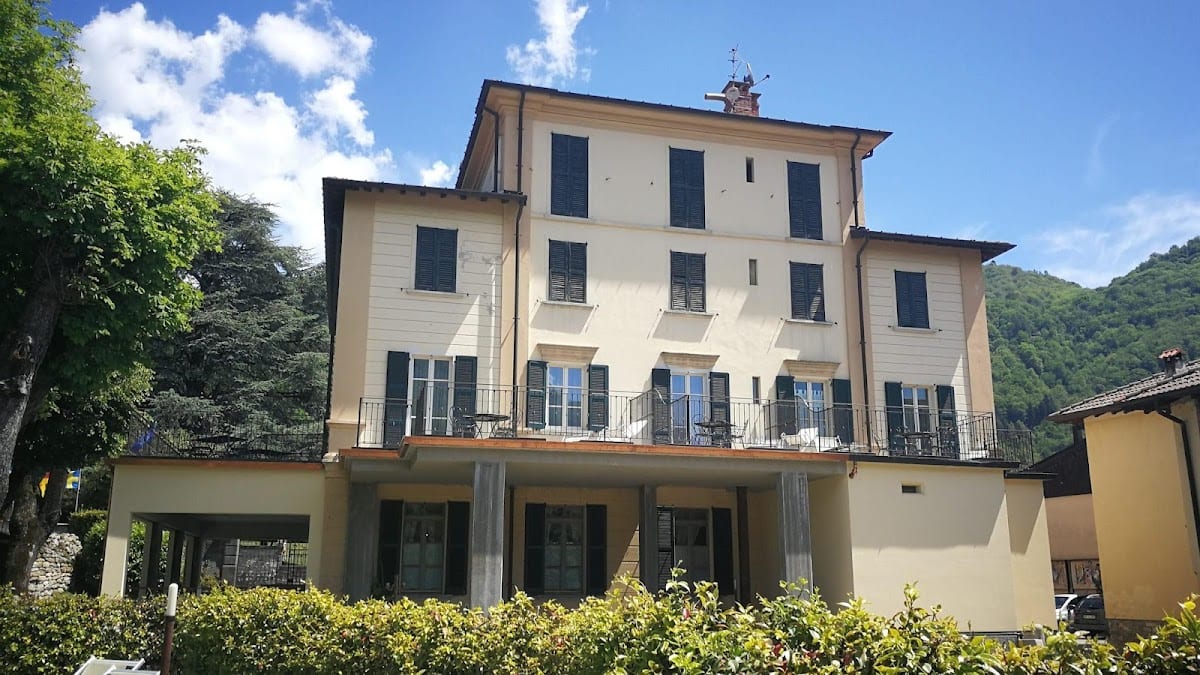 Hotel La Torre - Valle d'Intelvi, vicino al LAGO DI COMO e di LUGANO Castiglione d'Intelvi
