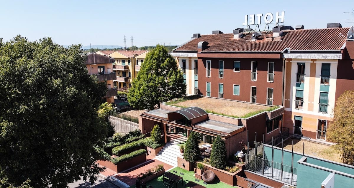 HOTEL QUERINI. Essential Business Hotel a Sandrigo