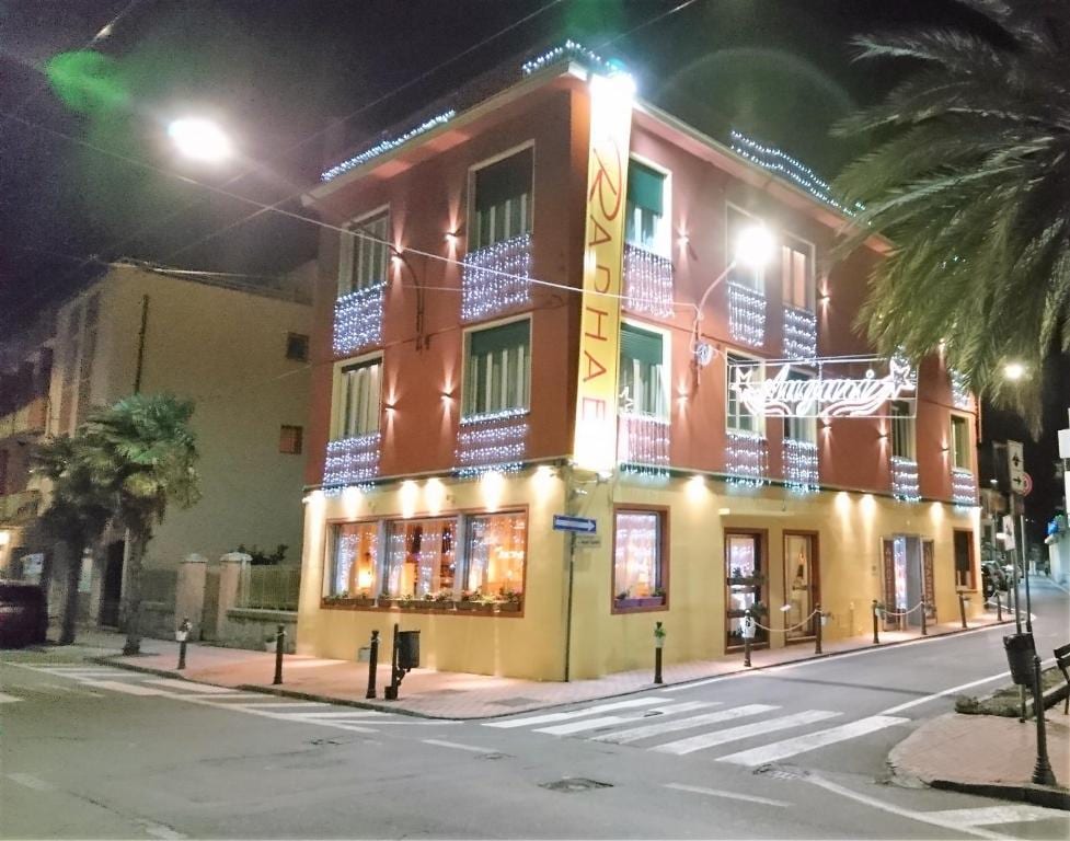 Raphael Hotel
