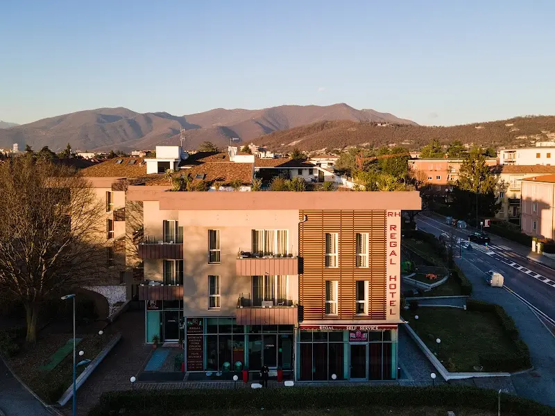 Regal Hotel & Apartments