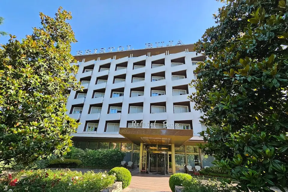 Hotel Bristol Buja