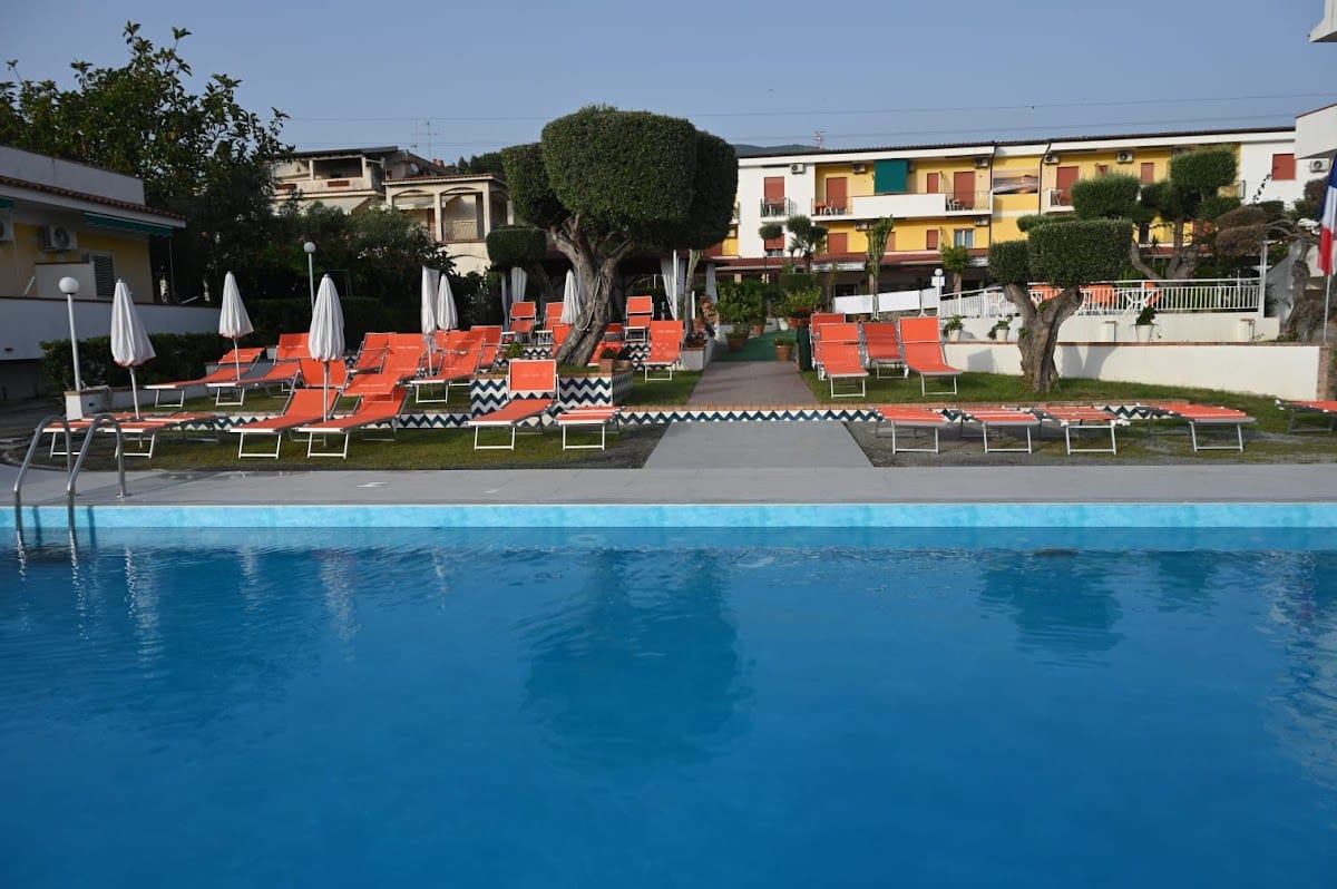 Hotel Cristina con piscina