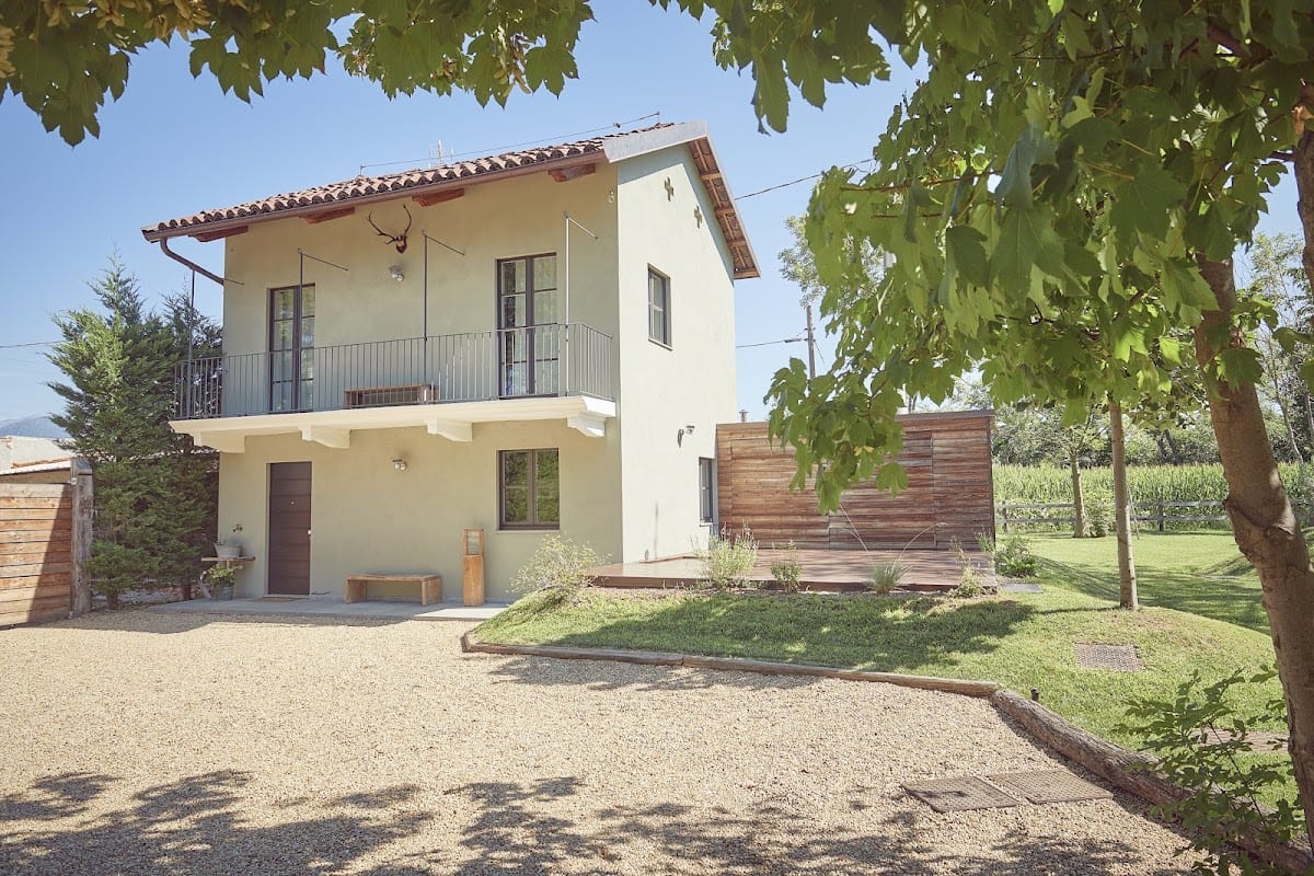 AQVAE Unconventional Country House