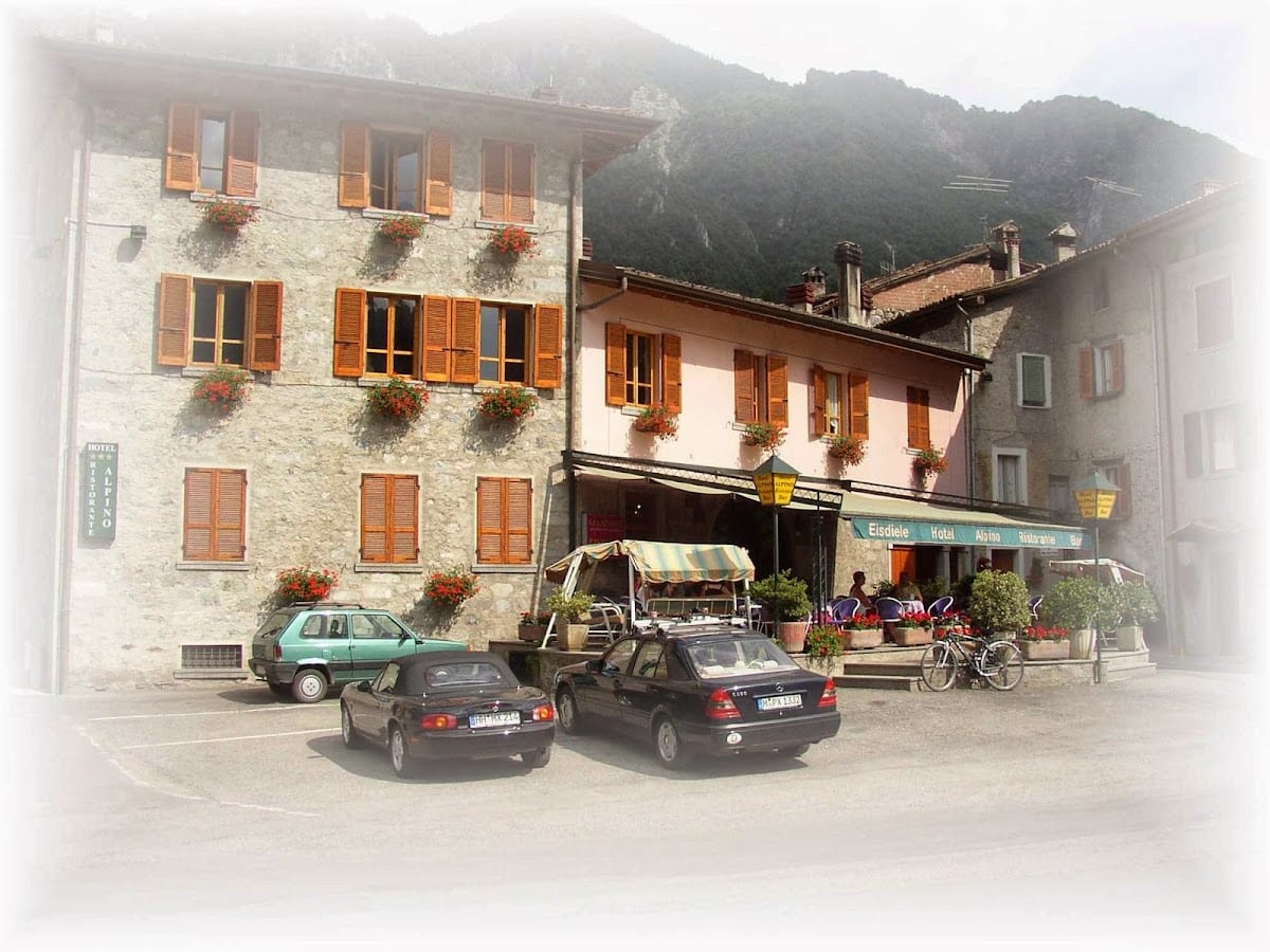 Hotel, Bar, Gelateria Alpino