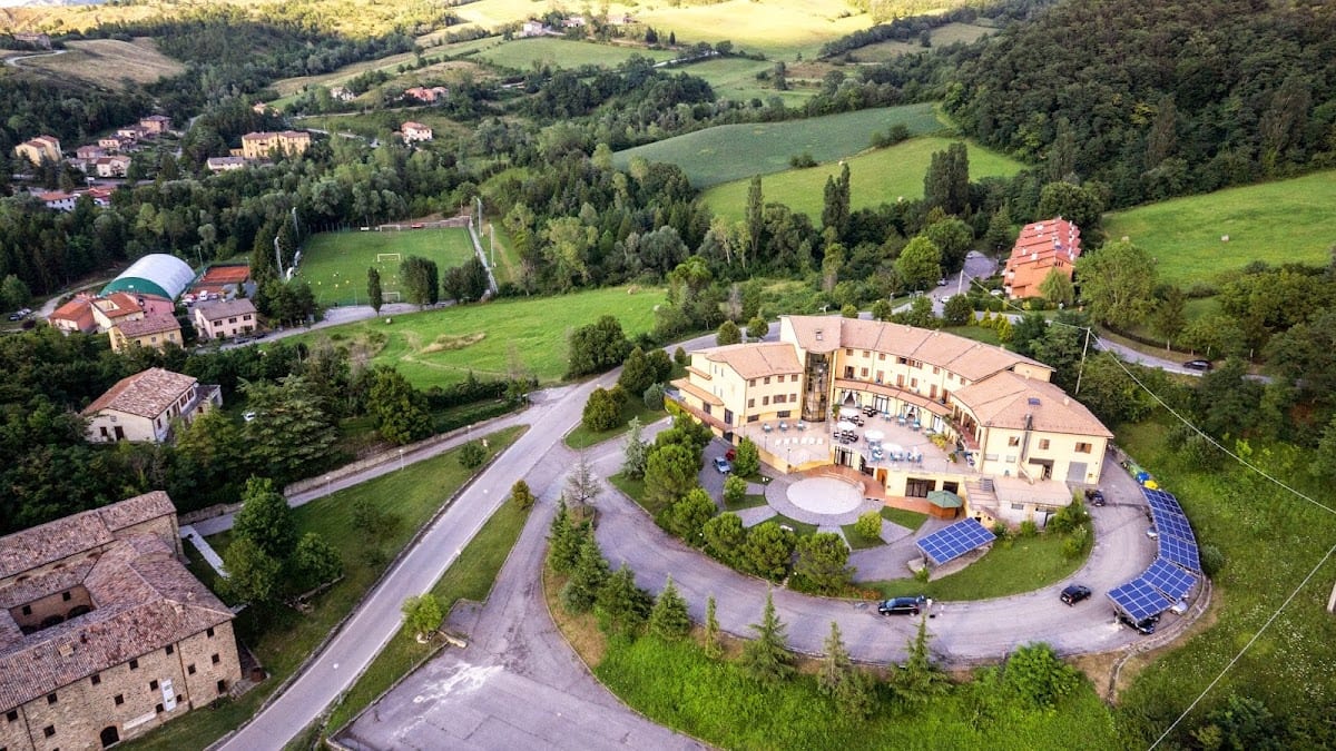 Falcon Hotel