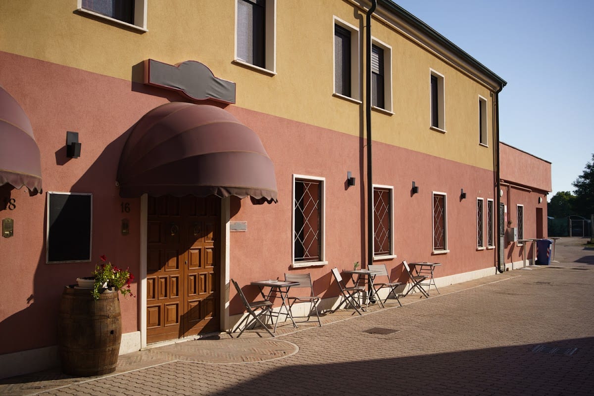 Rooster Hotel