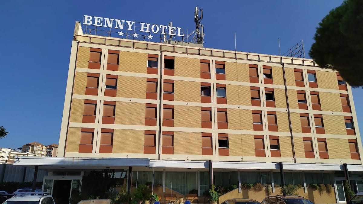 Benny Hotel