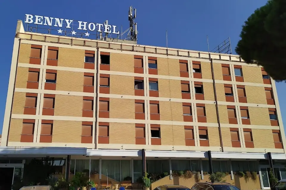 Benny Hotel