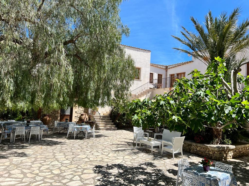 IL CORTILE | HOTEL & RESTAURANT