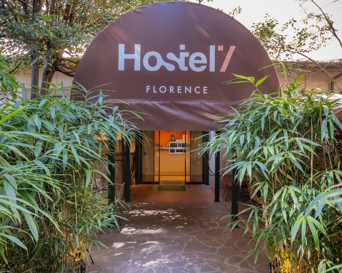 Hotel & Hostel 7