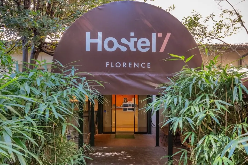 Hotel & Hostel 7