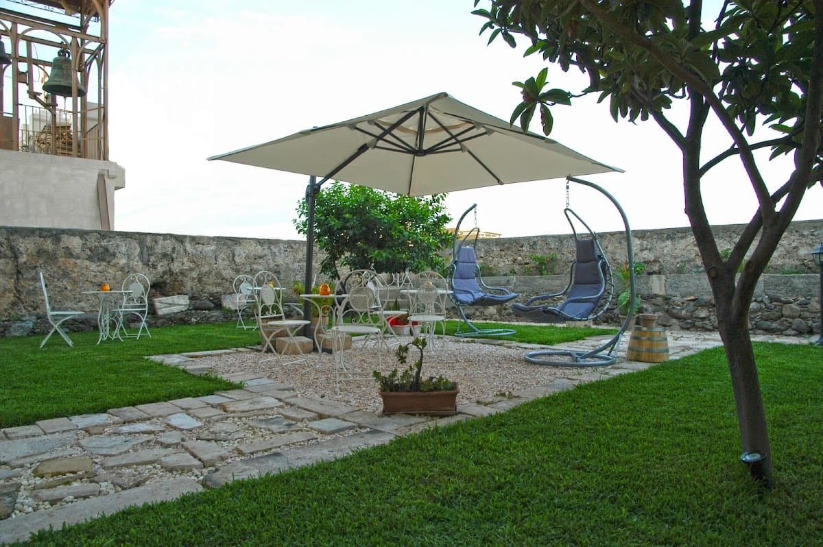 Castello D'Alcontres B&B