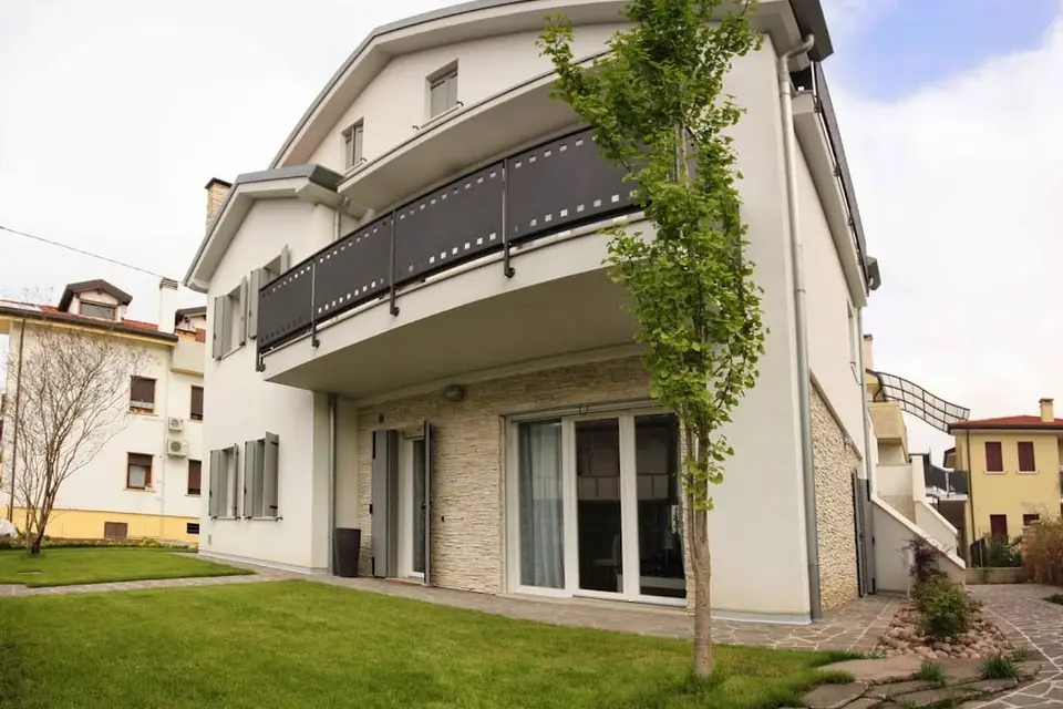 La Lanterna Guest House