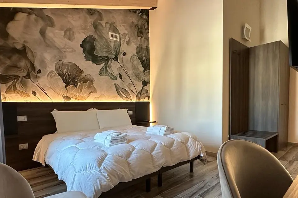 Welc-ōM Royal Garden Luxury Rooms