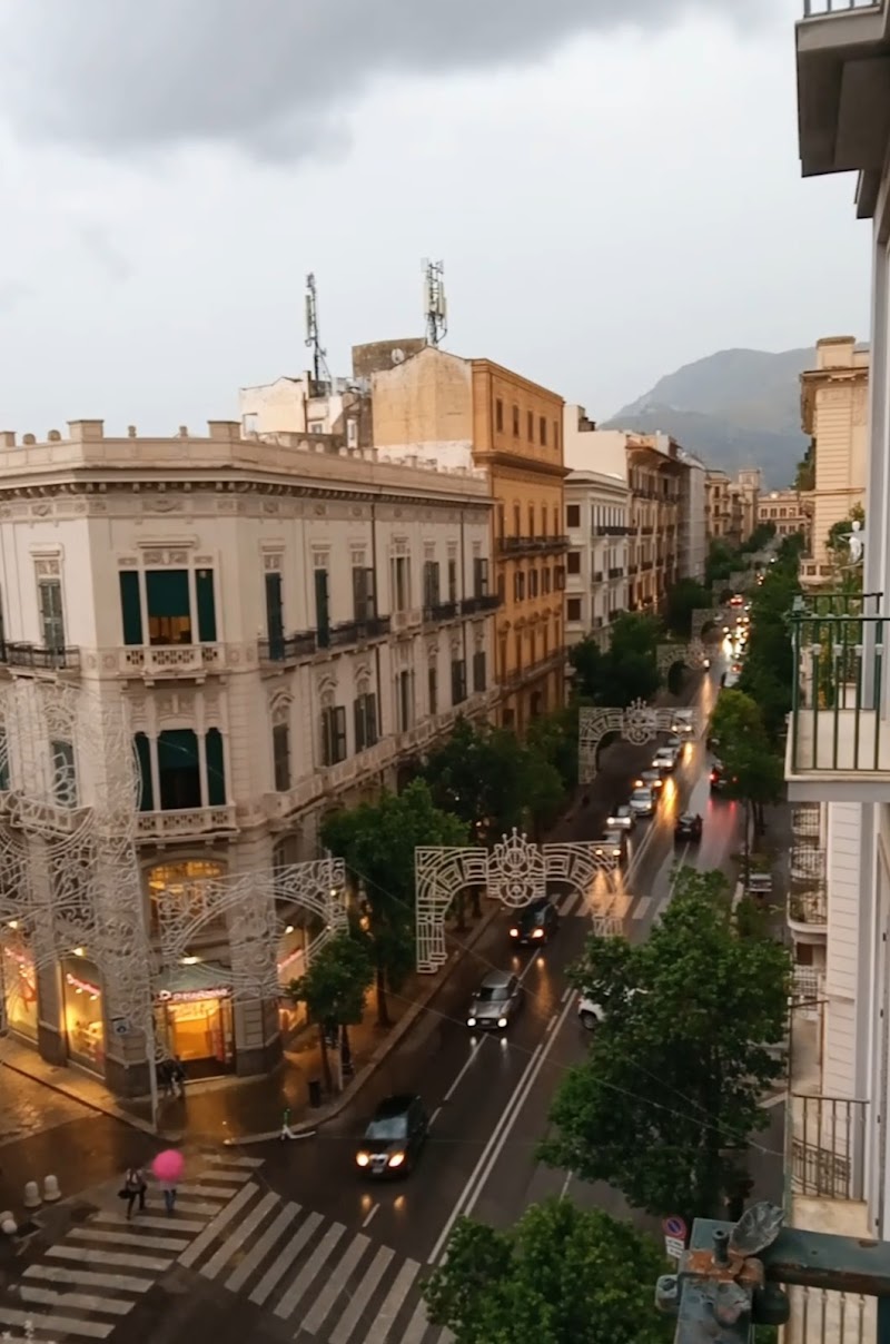 1 7 4 Via Roma B&B