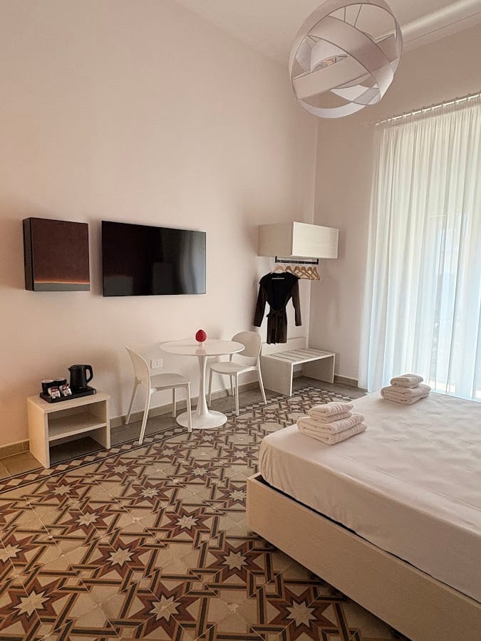 Casa Blanca Rooms & Suites