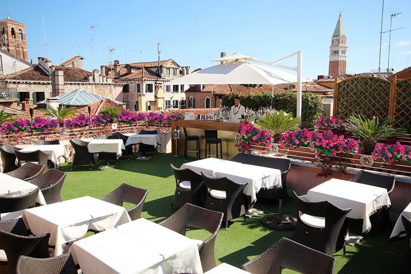 Hotel A La Commedia
