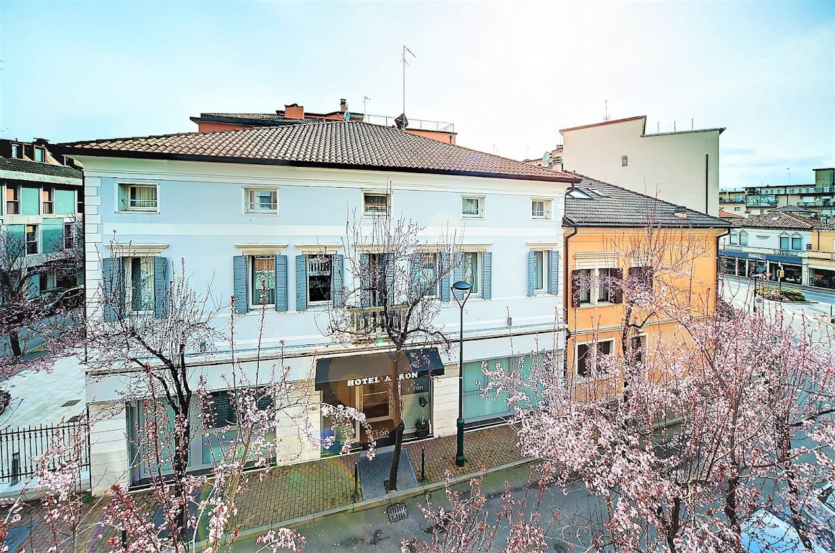 Hotel Aaron
